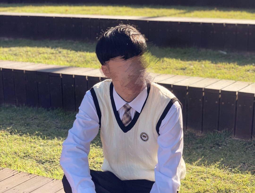 서울의 교복 체험 장소 이화교복 매장에서 다양한 아이템 보여줌